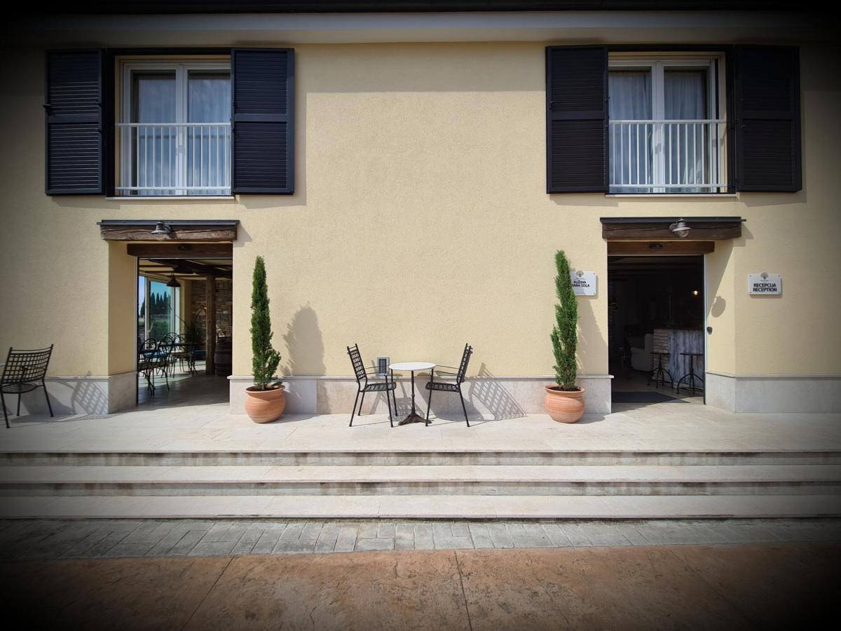 Hotel Stara šola - Oleander Resort Korte Exteriör bild