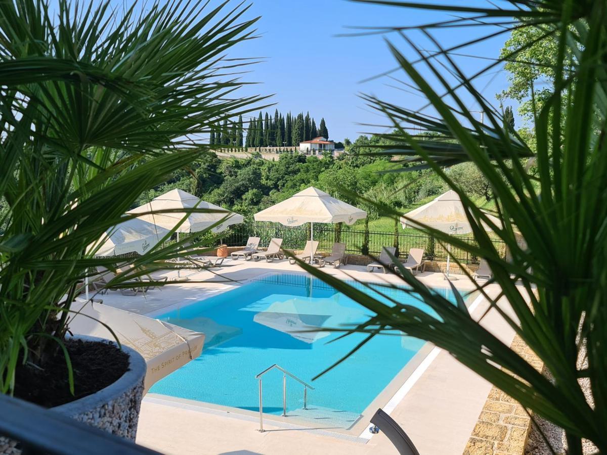 Hotel Stara šola - Oleander Resort Korte Exteriör bild