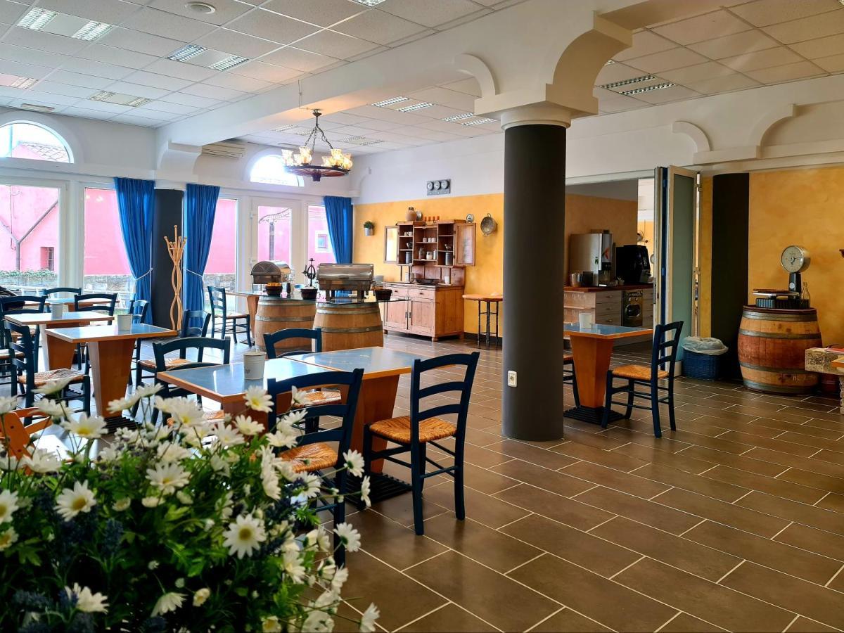 Hotel Stara šola - Oleander Resort Korte Exteriör bild