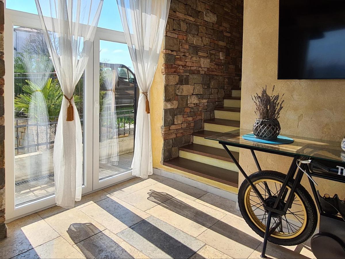 Hotel Stara šola - Oleander Resort Korte Exteriör bild