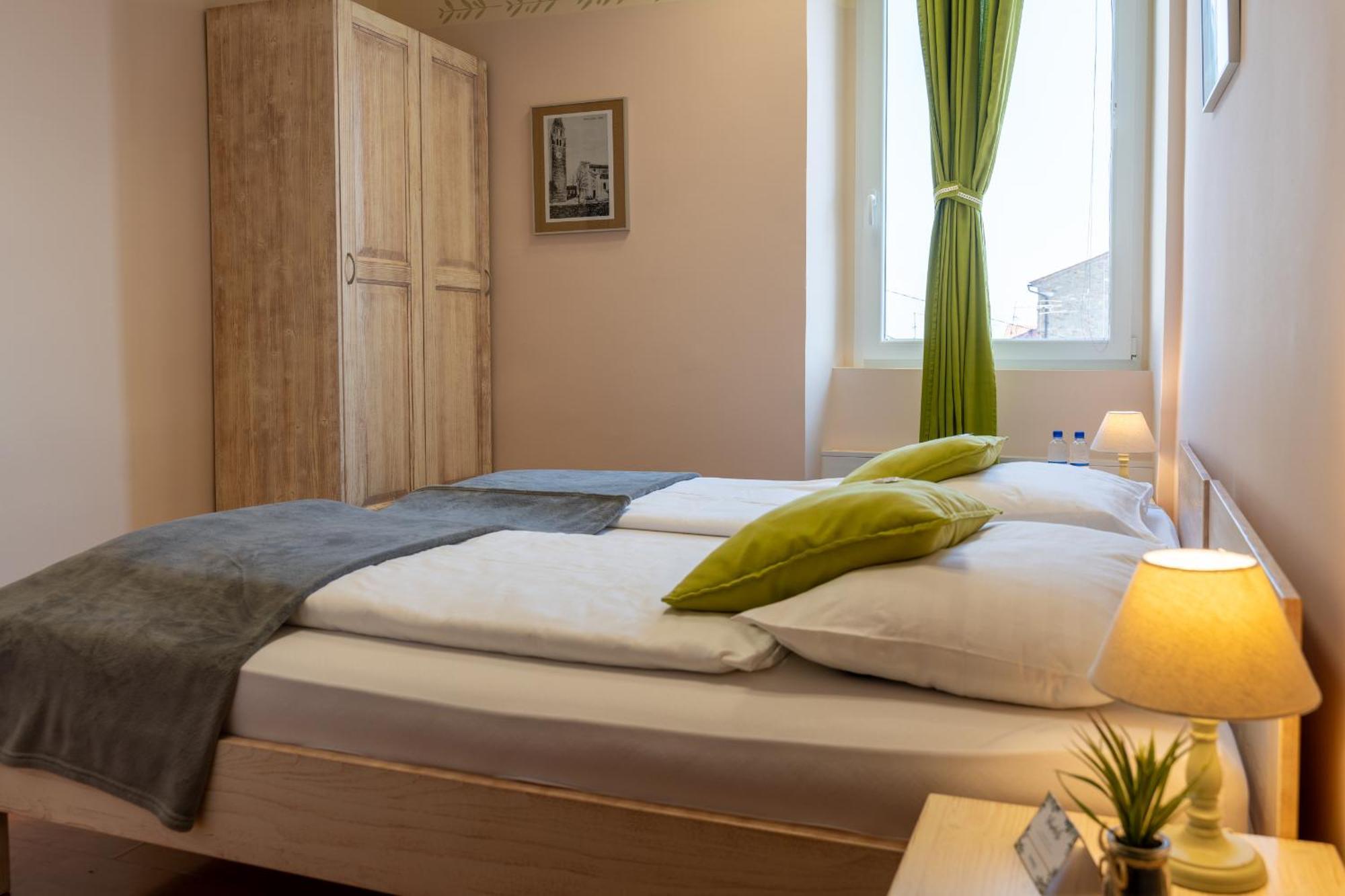 Hotel Stara šola - Oleander Resort Korte Exteriör bild