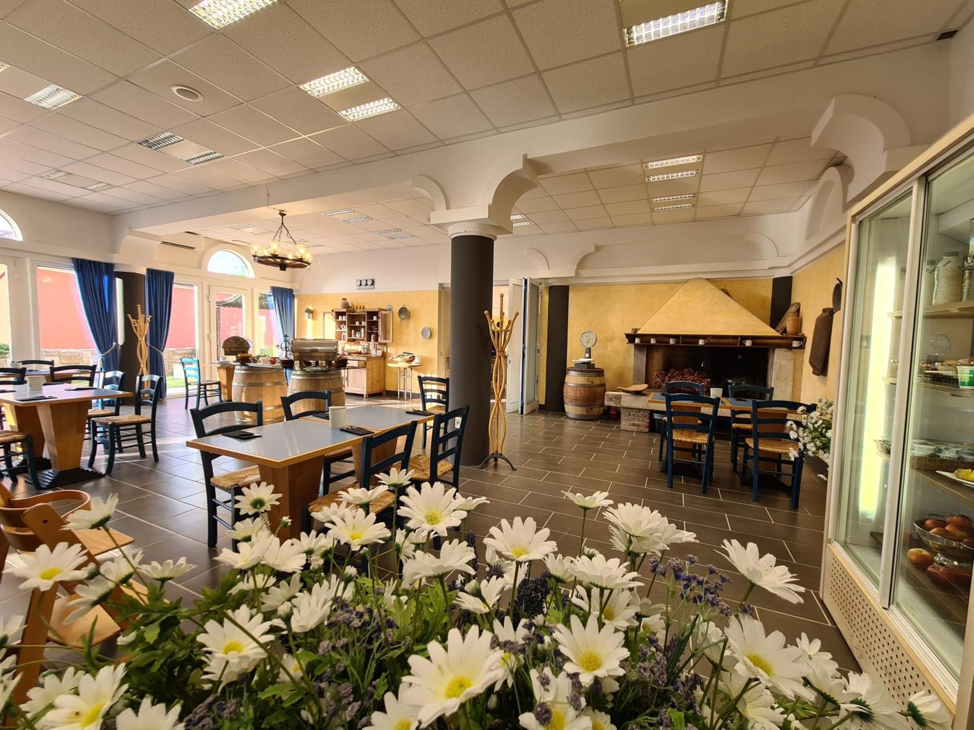 Hotel Stara šola - Oleander Resort Korte Exteriör bild