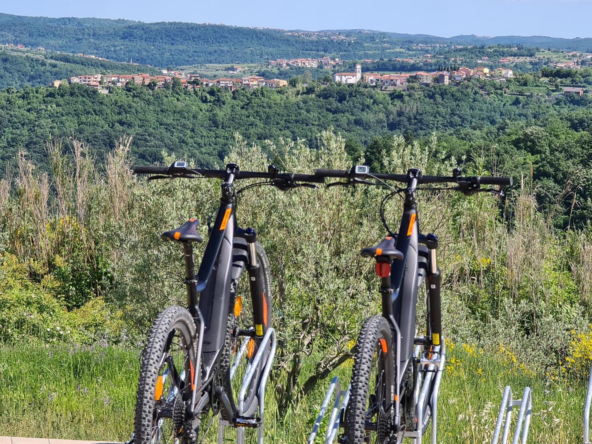 Hotel Stara šola - Oleander Resort Korte Exteriör bild