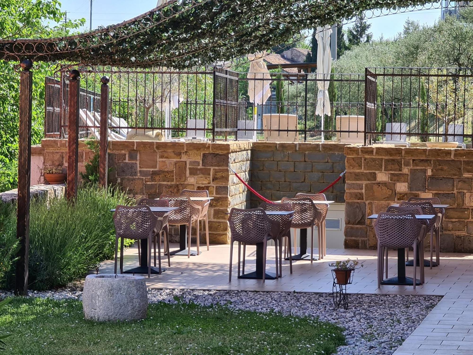 Hotel Stara šola - Oleander Resort Korte Exteriör bild