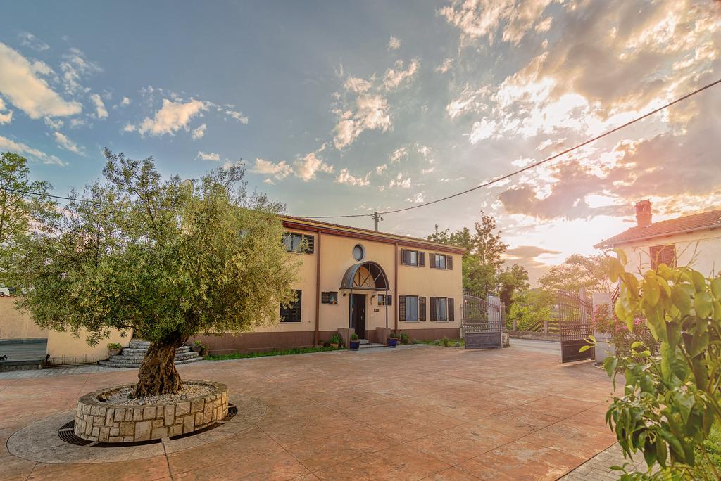 Hotel Stara šola - Oleander Resort Korte Exteriör bild